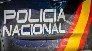 La Policía detiene a 27 personas por posesión de armas y drogas en Aluche