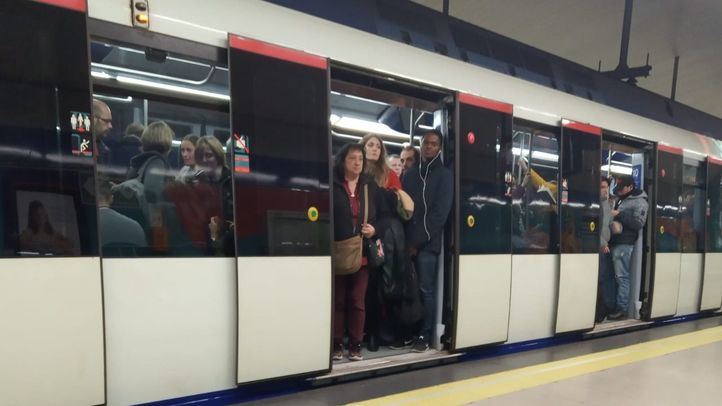 Imagen de archivo de un tren de Metro de Madrid.