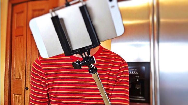 Persona haciéndose un selfie