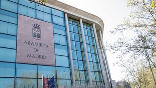 La Asamblea entrega mascarillas quirúrgicas y geles hidroalcohólicos a una residencia de Rivas