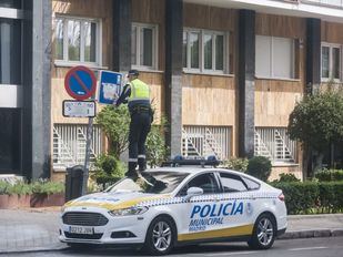 La Policía Municipal hace sonar sus sirenas en homenaje al personal sanitario