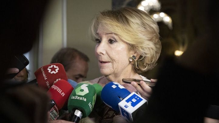 Esperanza Aguirre y su marido son dados de alta