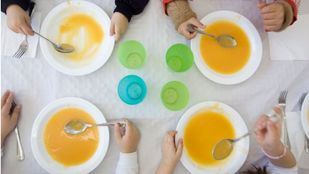 Hasta 500 niños de escuelas infantiles con beca comedor recibirán en su casa un menú saludable