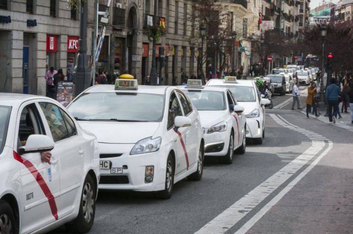 Taxis en el centro de Madrid.