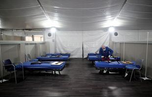 Camas en el Hospital de campaña cerca del Hospital de Fuenlabrada