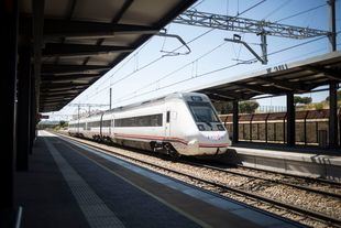 Renfe prepara tres trenes AVE por si son requeridos para traslado de pacientes