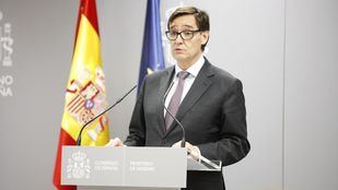 Salvador Illa, denunciado por "delitos contra la salud pública" por una plataforma de afectados