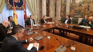 Franco convoca a Comunidad, ayuntamientos y agentes sociales para ofrecer ayudas a los sectores afectados