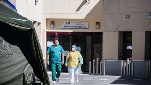 Sanitarios con síntomas leves de coronavirus se reincorporarán al trabajo al cumplir la mitad de la cuarentena