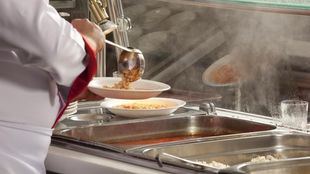 Hasta 10.000 menús para familias vulnerables saldrán de la Escuela de Hostelería Sta. Eugenia