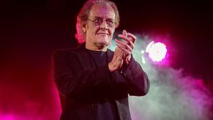 Un placa en honor a Luis Eduardo Aute en el parque de la Quinta de la Fuente del Berro