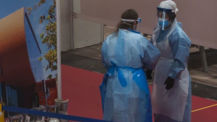 Personal sanitario en el hospital de Ifema.