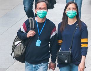 El Gobierno recomienda usar mascarillas en el transporte público y las facilitará en las estaciones