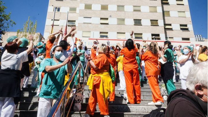 Sanitarios del Gregorio Marañón disfrutando de su homenaje