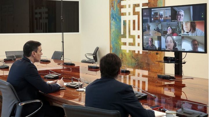 Pedro Sánchez constituye el Comité Científico del Covid-19 junto a Salvador Illa y seis científicos.