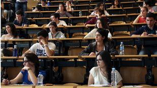 La Comunidad baraja volver a las aulas de forma paulatina