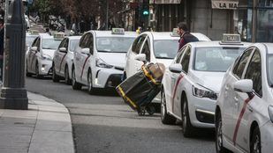 Taxistas denuncian a Cabify al considerar competencia desleal su servicio de envíos