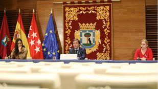 Madrid creará centros para mayores en soledad y reabrirá una oficina de servicios sociales por distrito