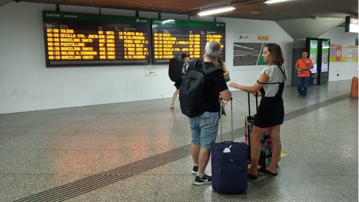 Viajeros en la estación de Atocha, en una imagen de archivo