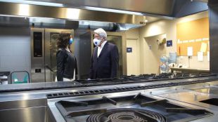 El Atlético de Madrid cede las cocinas del Wanda para preparar menús para población vulnerable