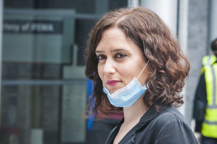 Ayuso visita el Hospital Ifema