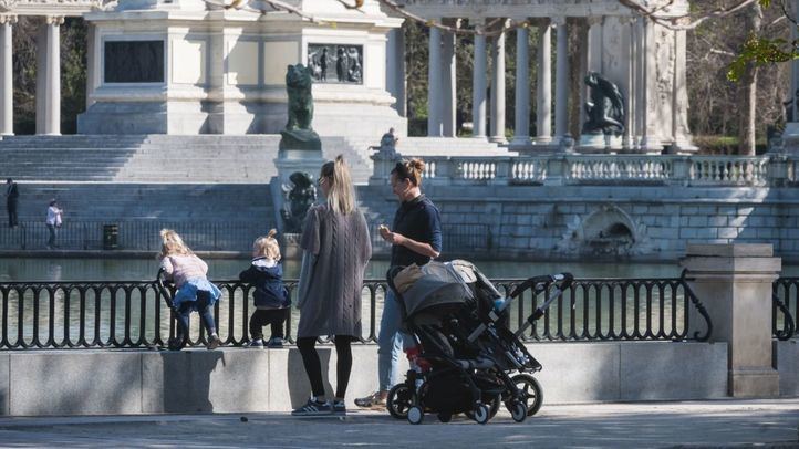 Los menores de 14 años podrán salir a dar paseos, tras la rectificación del Gobierno