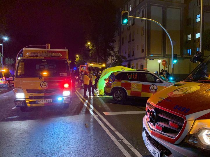 Incendio en el vestíbulo de un edificio de Paseo de la Chopera.