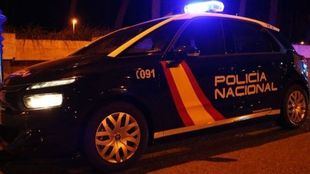 Apresado tras acuchillar a dos agentes y destrozar las lunas de varios coches