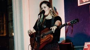 Carol Salmerón ofrece un concierto en directo