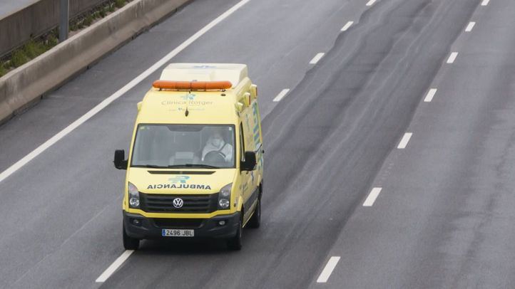 Herido grave tras volcar su coche en la M-111