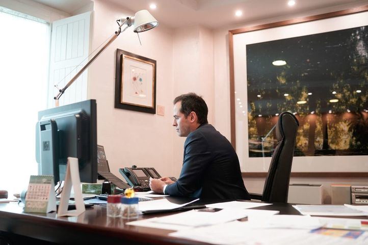 El Gobierno regional quiere repartir gratuitamente a todos los madrileños 'una o dos mascarillas'