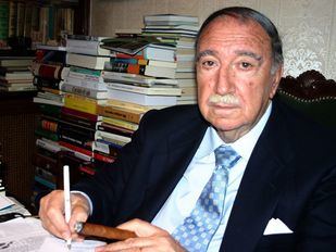 Juan José de Arteche: pasión por el teatro