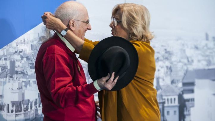 Acto de entrega de la Medalla de Oro de Madrid a Juan Tamariz en 2019