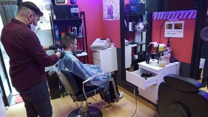 Peluquería abierta en el primer día de la fase 1 de la desescalada