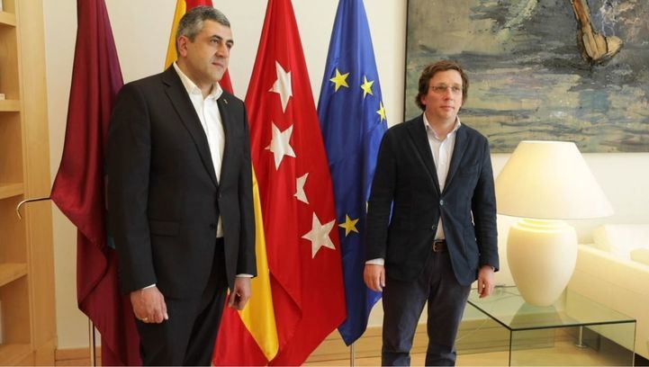 El secretario general de la OMT y al alcalde de la capital.