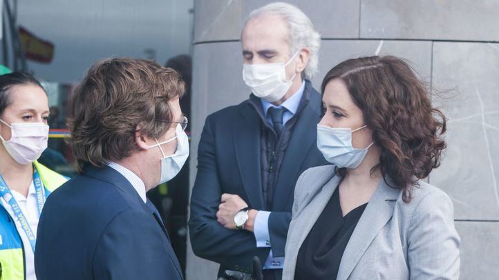 Almeida y Ayuso, juntos en el cierre del hospital de Ifema.