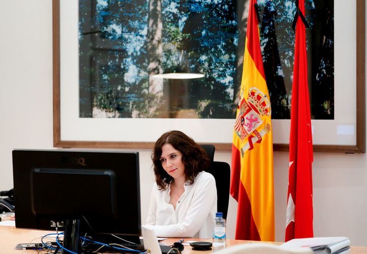 Ayuso dice que cambió de opinión sobre la fase 1 tras reunirse con sectores económicos y bajar las UCIs