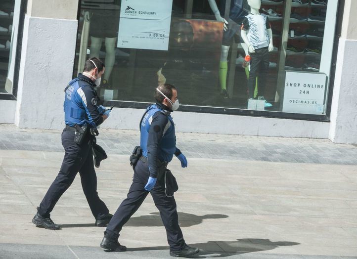 Policia Municipal patrullando.