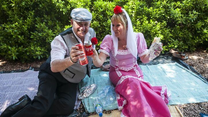 Una pareja disfruta de la fiesta de San Isidro, en 2019