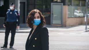 Ayuso subraya la importancia de ponerse mascarilla y alerta de que no hacerlo es como "beber y conducir"