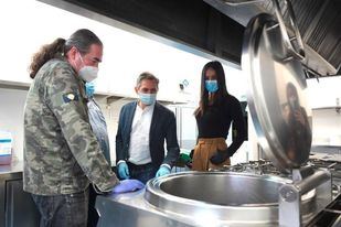 Un colegio de Latina se reconvierte en cocina y repartirá comidas a partir de este viernes