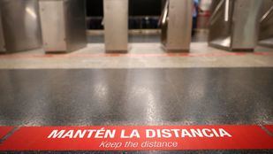 El Metro se prepara para la desescalada con nueva señalización en trenes y estaciones