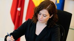 La presidenta regional pagará 80 euros por noche para permanecer en el apartamento de lujo