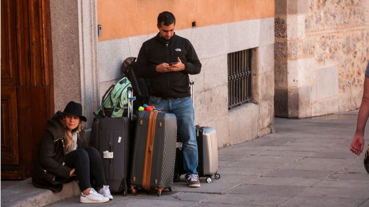 Pareja de turistas en la Plaza de la Villa
