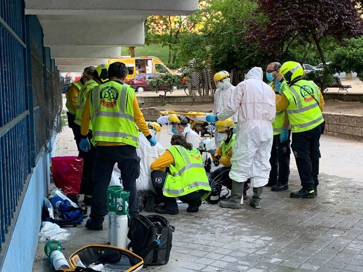 Un muerto y cinco heridos leves tras un incendio en una vivienda en Villaverde