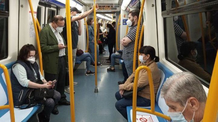 Imagen del interior de la línea 2 de Metro.