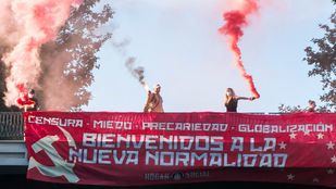 Hogar Social reaparece con una protesta en el puente de Eduardo Dato