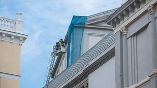 Bomberos acuden al Teatro Real ante el aviso de un posible incendio