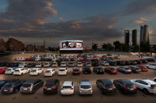 Abre el autocine de Madrid con la proyección de 'Grease'