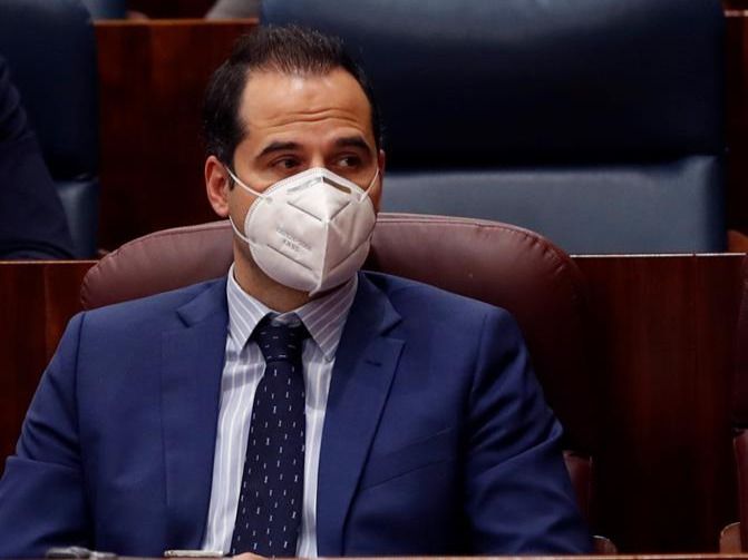 Ignacio Aguado durante el Pleno especial de la Asamblea por la crisis sanitaria del Covid-19